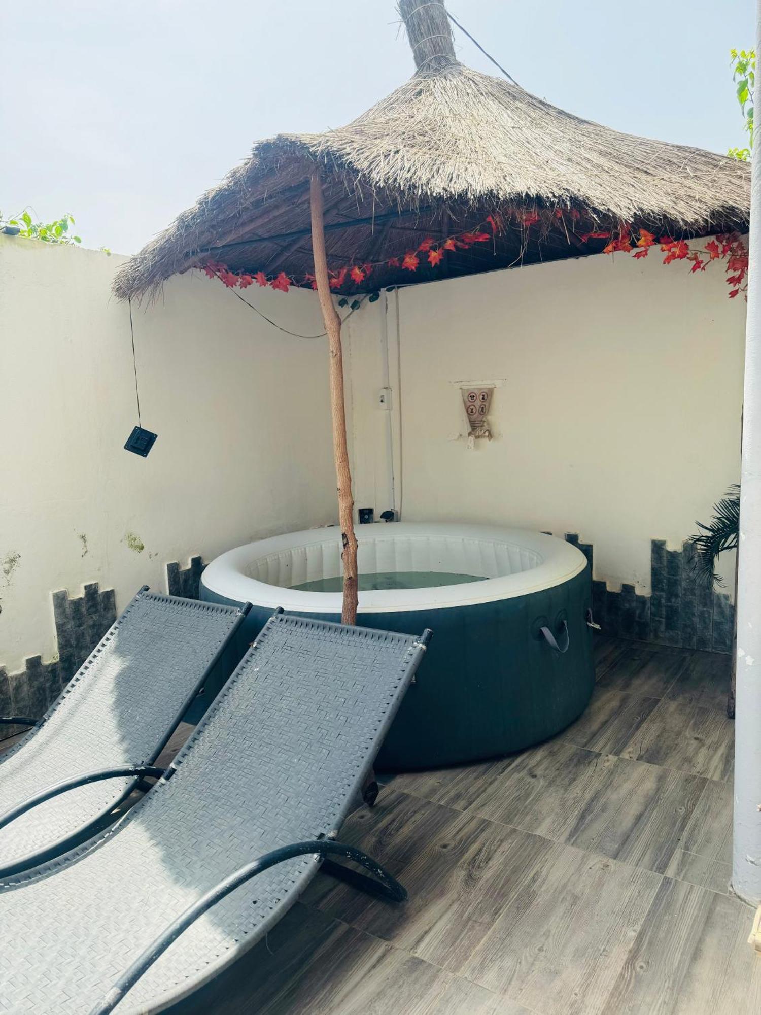 萨利波图尔Grace House Jacuzzi住宿加早餐旅馆 外观 照片