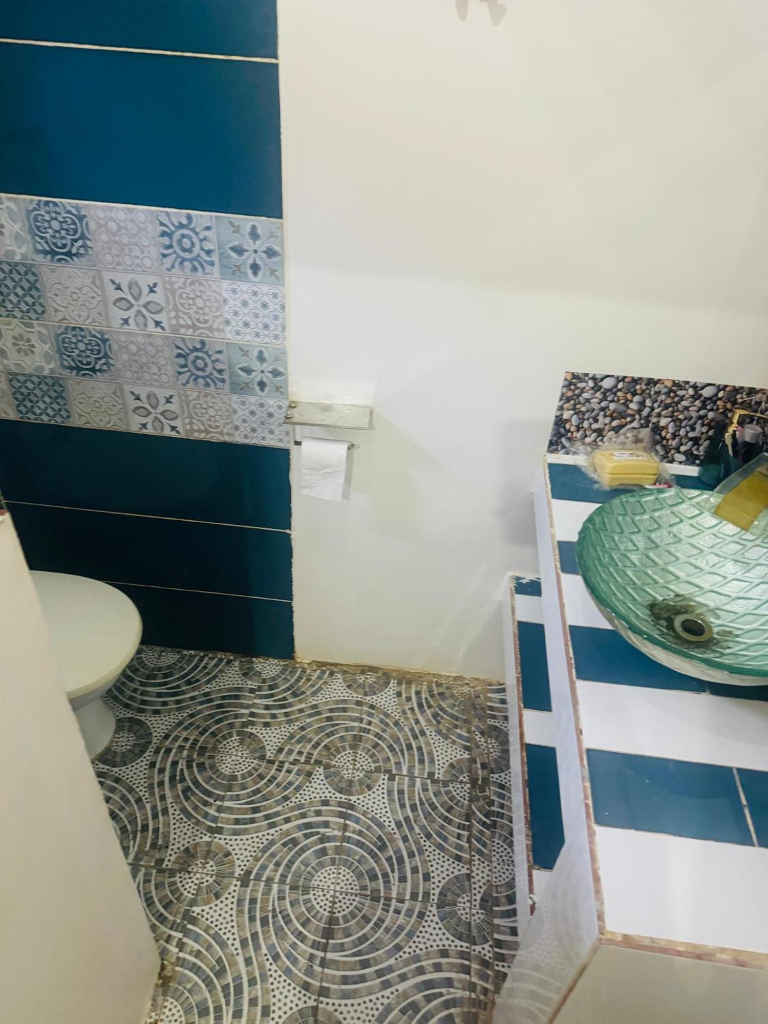 萨利波图尔Grace House Jacuzzi住宿加早餐旅馆 外观 照片