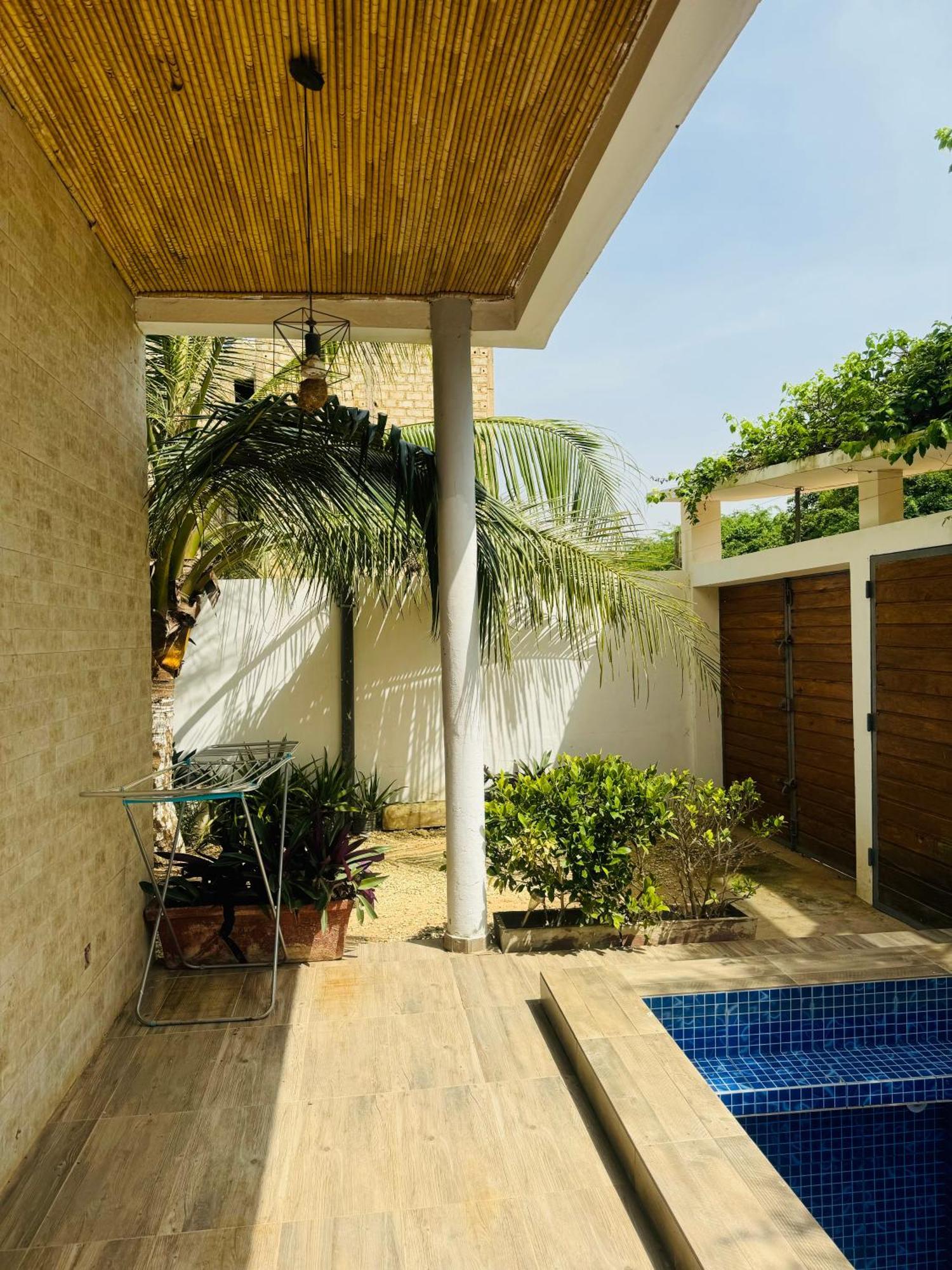 萨利波图尔Grace House Jacuzzi住宿加早餐旅馆 外观 照片